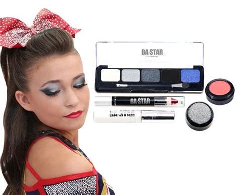 Smoky Eye Shadow Palette With Red Lipstick And Ultra Fine Glitter Is