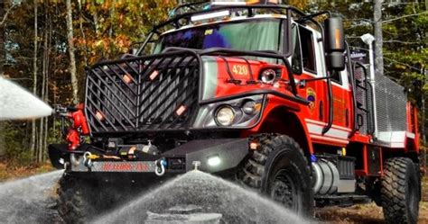 te bulldog  firetruck   capable  road fire truck