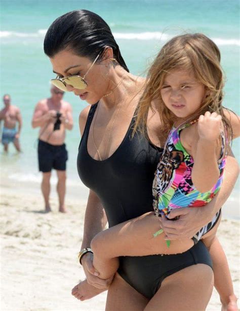 Kourtney Kardashian Doesn T Want Her Mom Saying Fat In Front Of Her