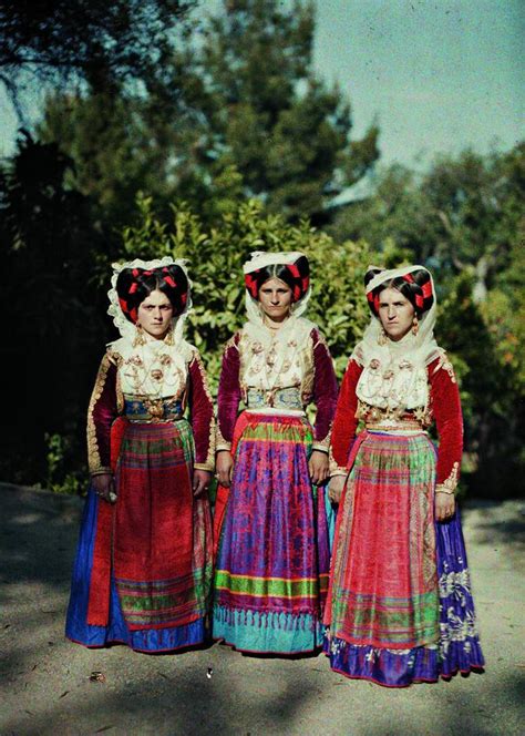 24 Incredible Color Photos Of Ethnic Exotic From Around