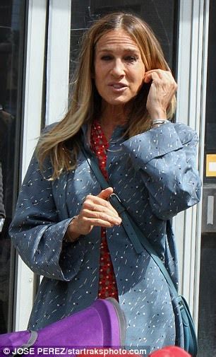 sarah jessica parker dons two wintry coats for filming daily mail online