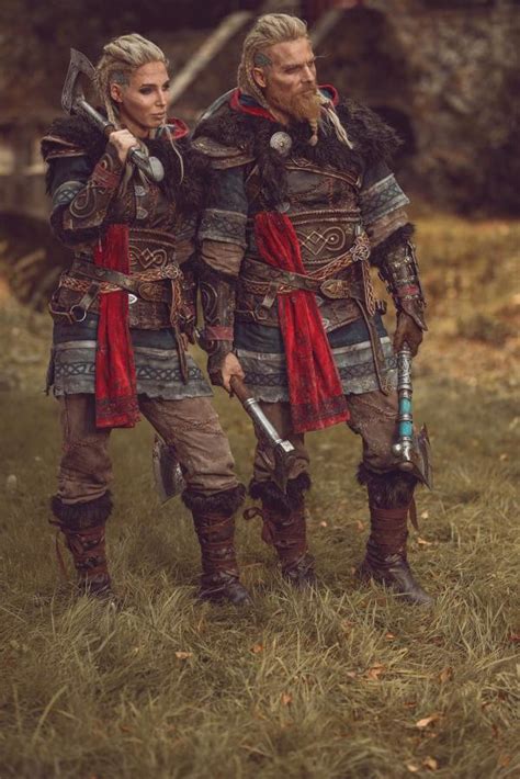 un double cosplay d assassin s creed valhalla par maja felicitas et