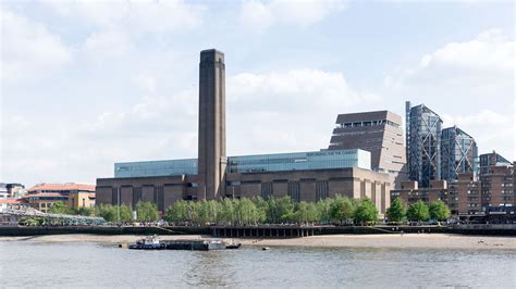 tate modern  modern art gallery located  london traveldiggcom