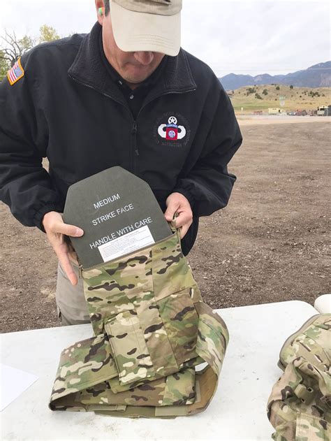 soldiers field test the army s newer lighter body armor
