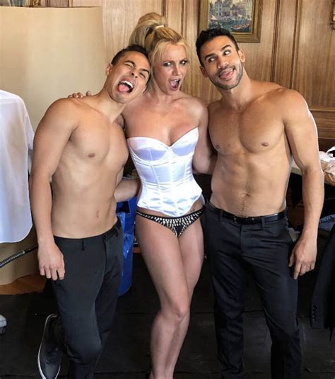 Britney Spears 2018 Ageless Songstress Wows As She Strips
