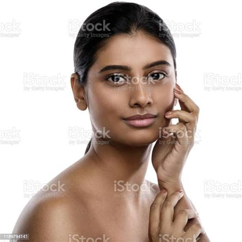 potret wanita muda dan cantik india foto stok unduh gambar sekarang