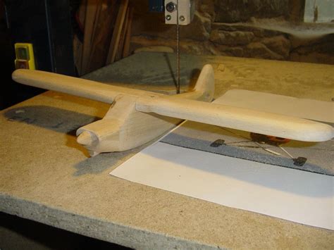 etape de fabrication dun avion en bois