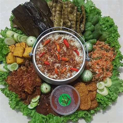 Nasi Liwet Khas Sunda Dari Upaya Tirakat Menjadi Hidangan Spesial
