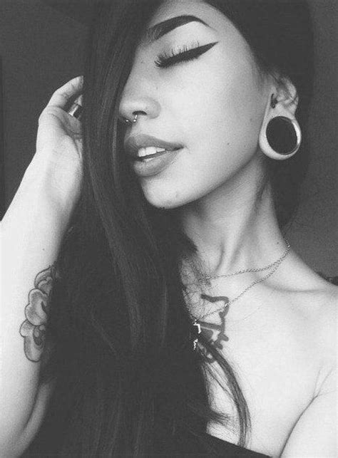 Girls Who Love Piercings And Tattoos (28 pics)