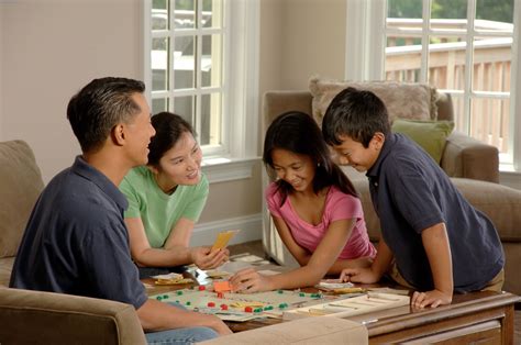 filefamily playing  board game jpg wikimedia commons
