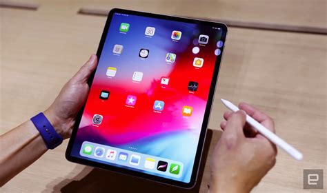 apple ipad pro  hands   closer   computer engadget