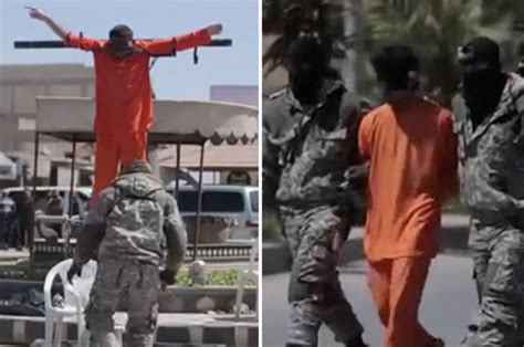 isis execution crucified prisoners displayed by jihadis