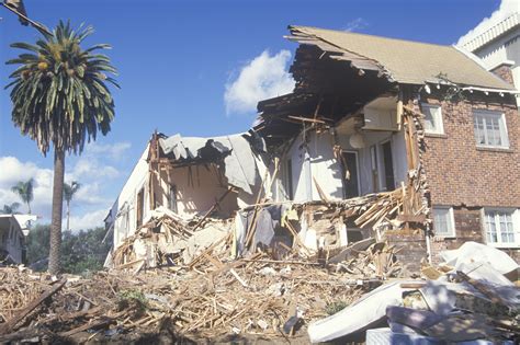 Devastating Photos Show The Damage From The 1994 Northridge Earthquake