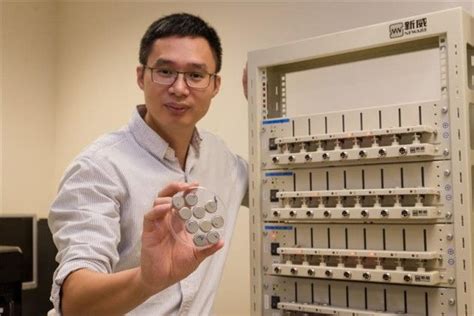 researchers create li ion batteries  charges    minutes ubergizmo