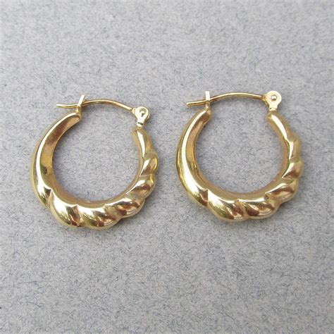 vintage classic small ribbed solid  yellow gold hoop earrings gold hoop earrings hoop