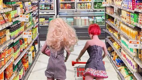 bambole doll lesbiche fanno sesso al supermercato xxx mobile porno