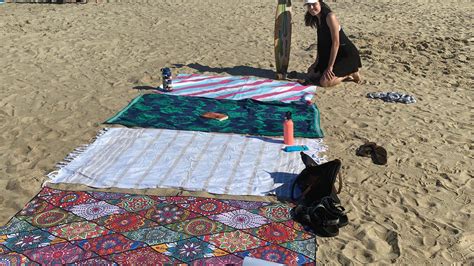 tested  popular beach towels  find  favorite  summer