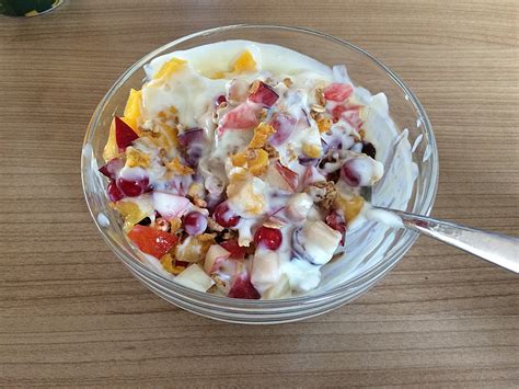 obstsalat mit joghurt rezept mit bild von engelmietz