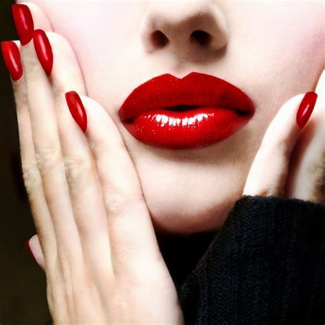 stunning   wear red lips