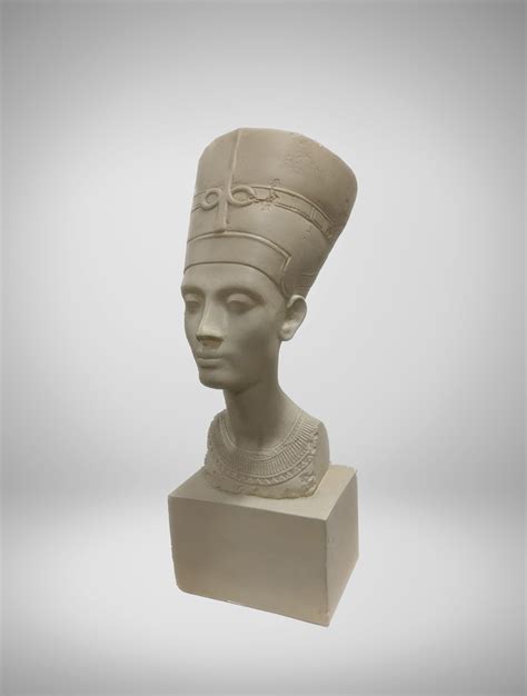 bust of queen nefertiti 1336 bce was the wife of the pharaoh