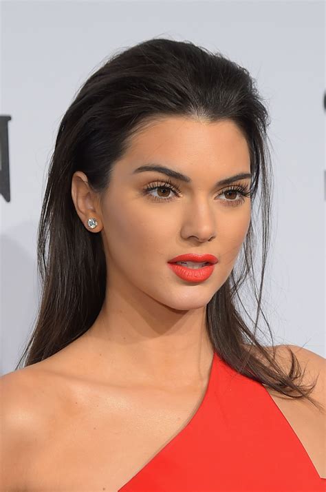 Kendall Jenner Tried Out The Overlined Lips Technique At