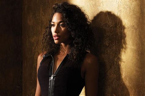 kylie bunbury celebrities character inspiration kylie curly hair styles