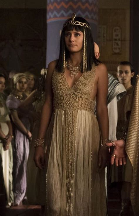 She Who Pwns People With History Egyptian Fashion Egyptian Clothing