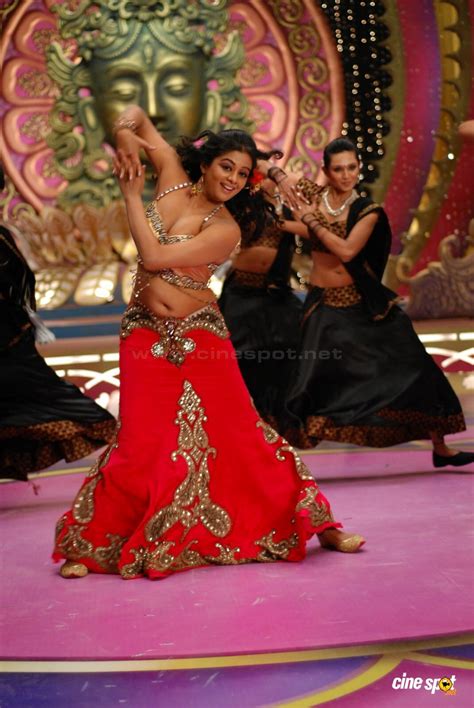 actress priyamani hot navel show 17 priyamani bollywood south indian actress hot formal