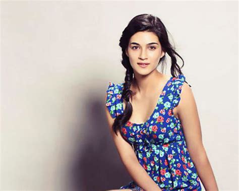 super cutest pics of bollywood actress kriti sanon