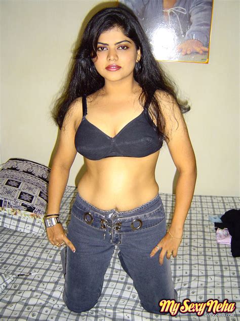 hot indian amateur neha nair exposes her chubby boobs and round fatty ass