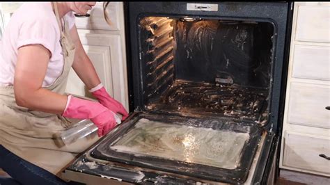 Clean An Oven With Baking Soda And Vinegar A Secret Weapon For Stains