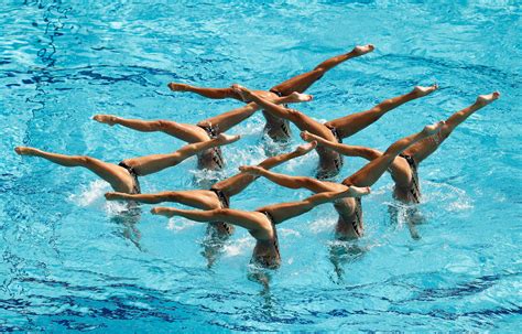 21 Stunning Photos From The Olympic Synchronized Swimming