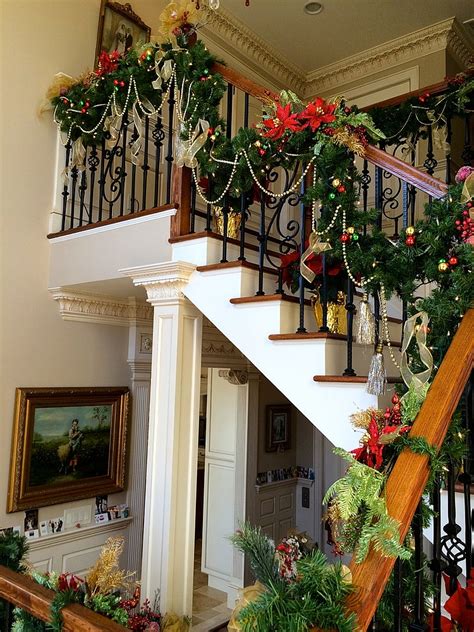 decorate  staircase  christmas  beautiful ideas decoration love