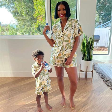 celeb moms and daughters twinning photos