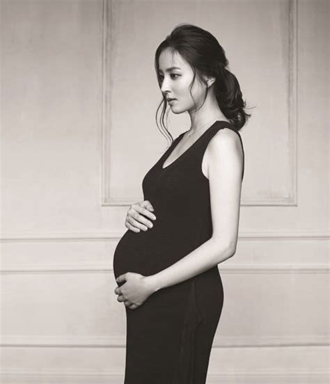 Han Hye Jin Looks Absolutely Stunning In Maternity Photo