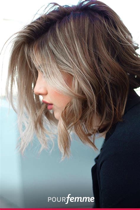 Il taglio capelli medi scalati si conferma la maxi tendenza capelli dell'inverno 2021 2022 e vale per davvero tutte le lunghezze, . Tagli di capelli medi con ciuffo nel 2020 | Capelli medi, Tagli di
