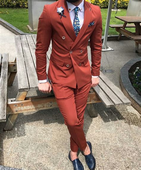 stylehub daily women find men  attractive  wearing  color