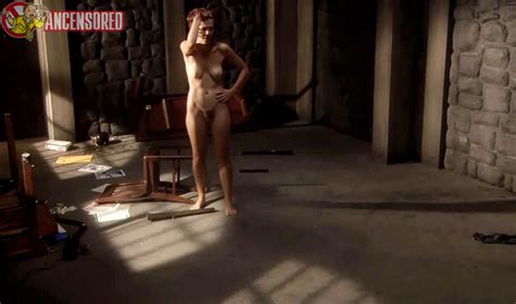 maggie gyllenhaal nuda ~30 anni in strip search