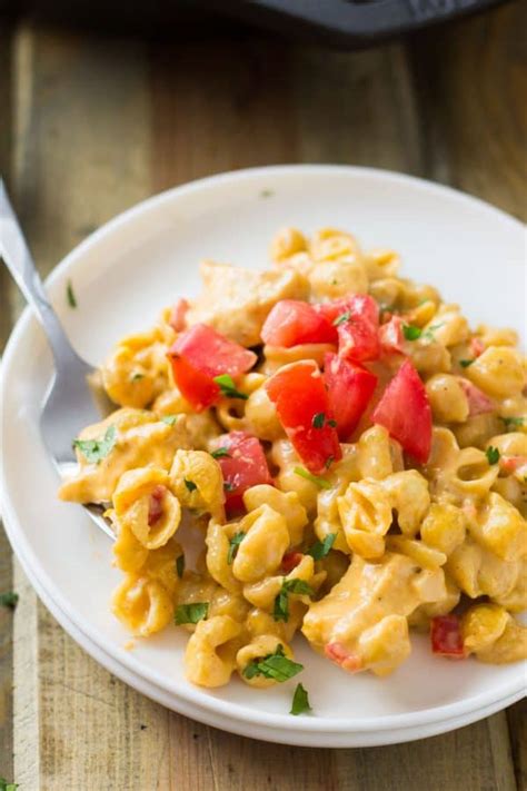 one pot southwestern chicken macaroni and cheese