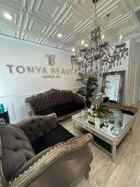 empresaria tonya pereira anuncia expansao da clinica tonya beauty
