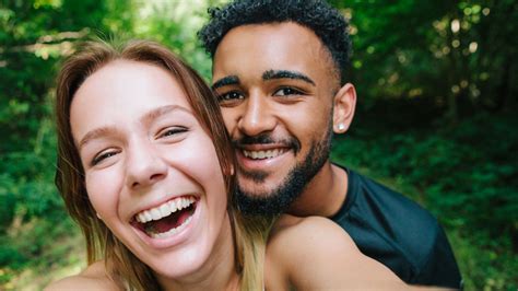 5 Signs Your Relationship Is Amazing According To A Couples Therapist