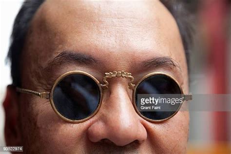 granny glasses photos et images de collection getty images