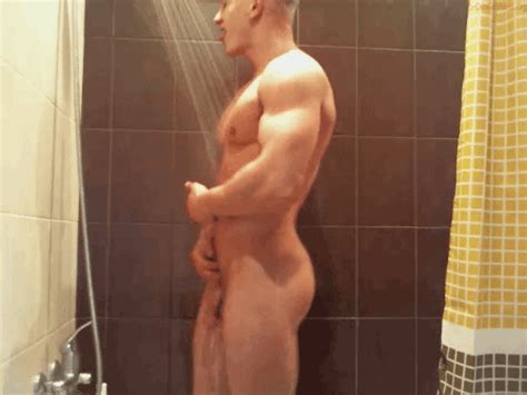 [webcam] sexy jock taking shower
