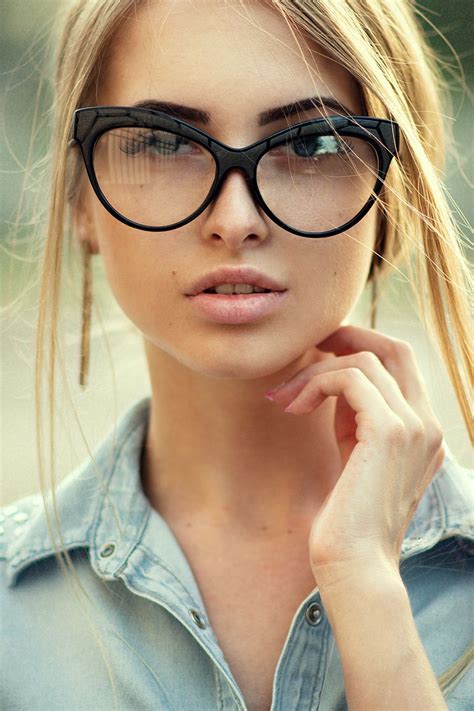 Pin By Mojtaba Kashani On สาวสวย Nerd Glasses Glasses Girls Eyes