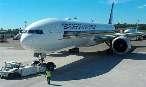 singapore airlines takes delivery  luxurious