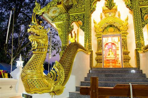 thai temple etiquette  guide   respectful  visiting