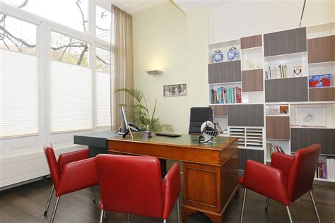 spreekkamer win  doctor office corner desk conference room lef table furniture home