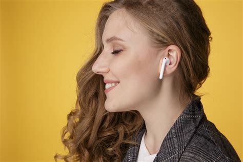 earful  earbuds headphones  airpods  work hr daily advisor