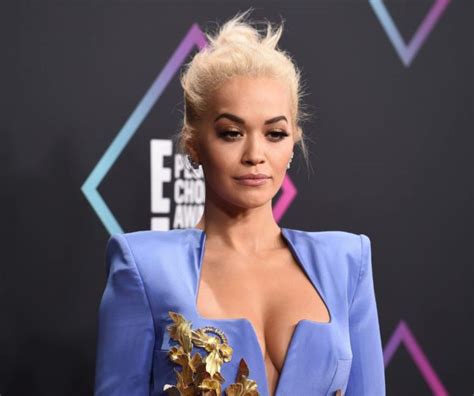 rita ora sexy tits at the people s choice awards 16 photos the fappening