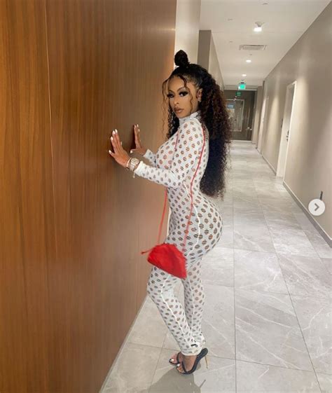 Your Purse Is Telling On You Alexis Skyy S Skin Tight Outfit Derails